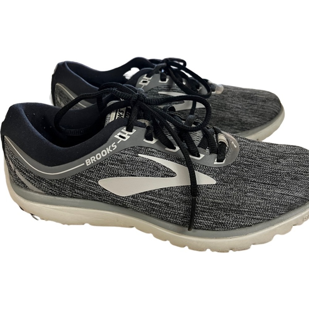 Brooks PureFlow 7 Gray White Black Athletic Running Sneakers Shoes Womens sz 7.5